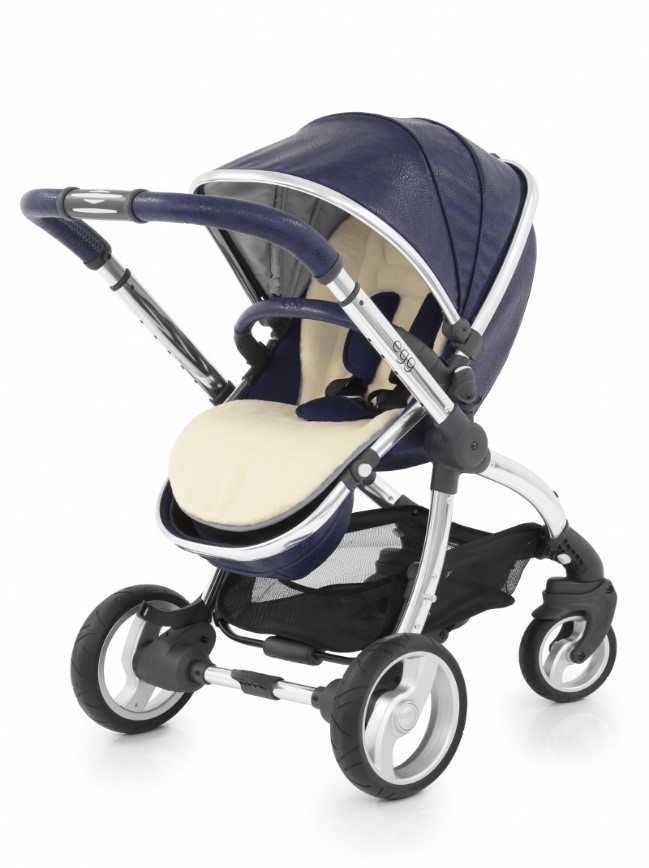 egg stroller in a navy blue and cream colour scheme